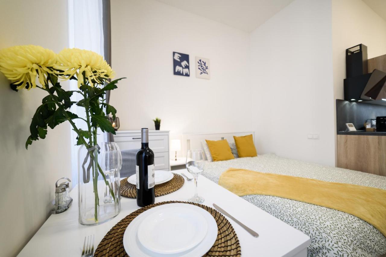 New Apartments Near Dancing House Praga Exterior foto