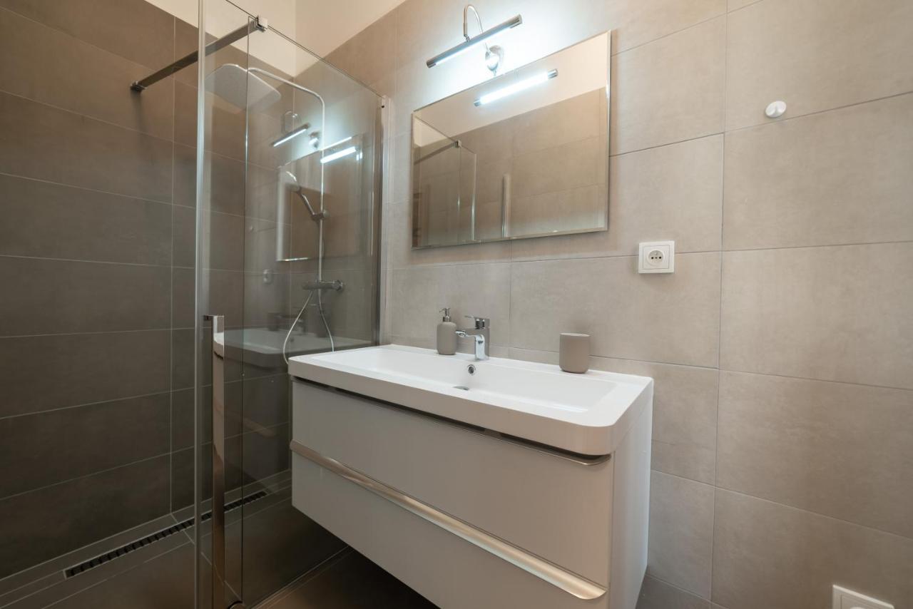 New Apartments Near Dancing House Praga Exterior foto