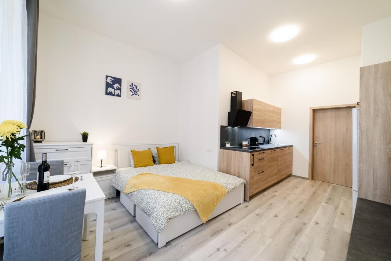 New Apartments Near Dancing House Praga Exterior foto