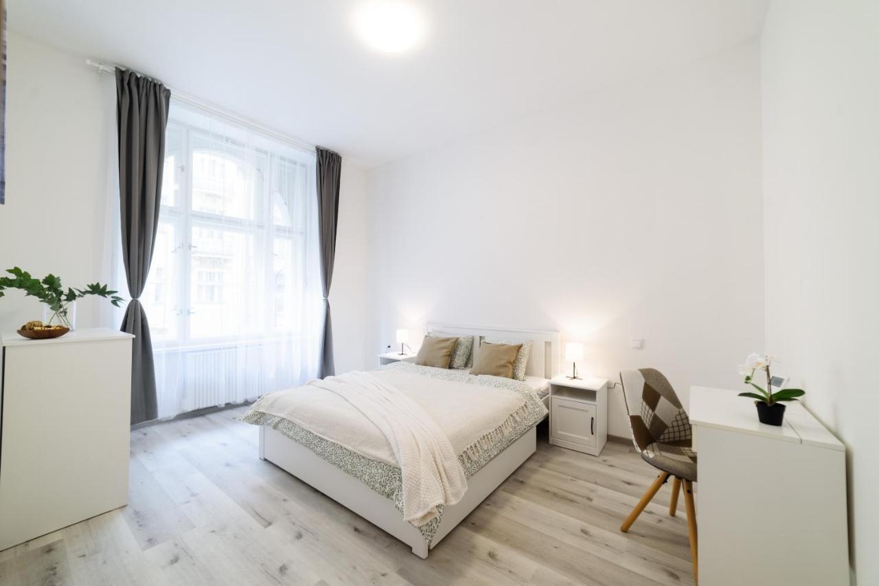 New Apartments Near Dancing House Praga Exterior foto