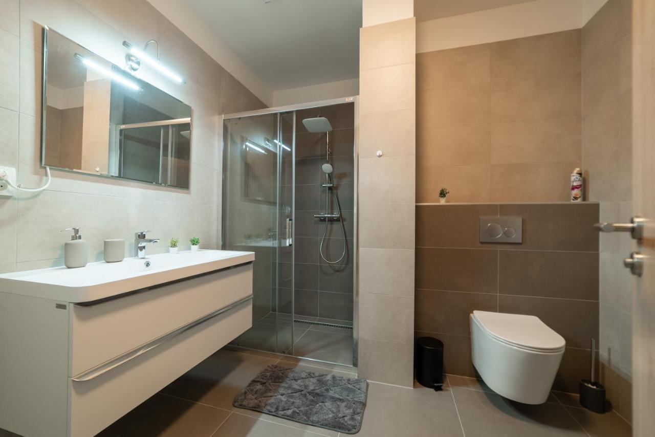 New Apartments Near Dancing House Praga Exterior foto