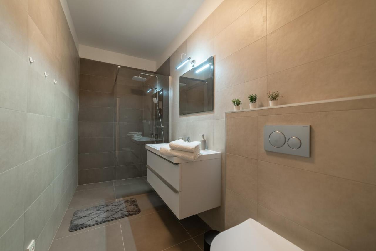 New Apartments Near Dancing House Praga Exterior foto