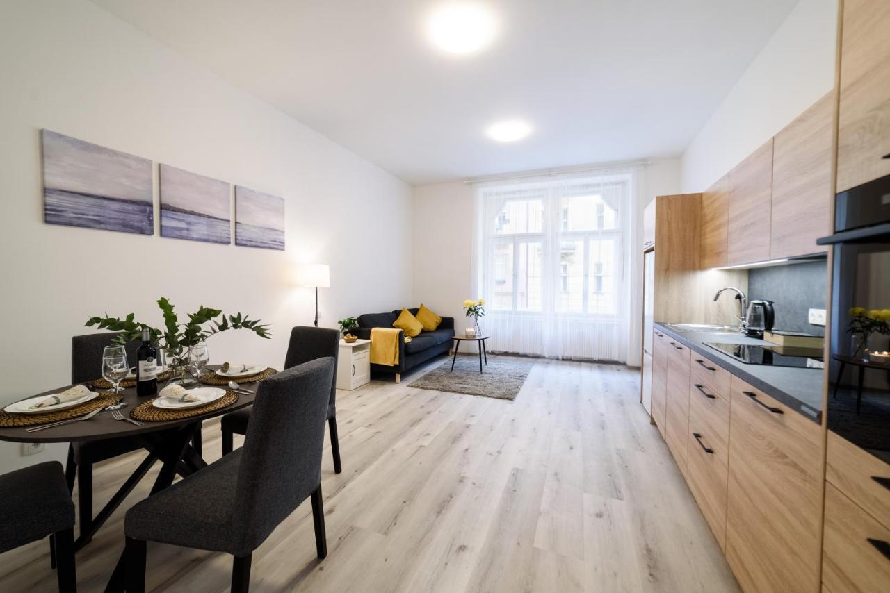 New Apartments Near Dancing House Praga Exterior foto